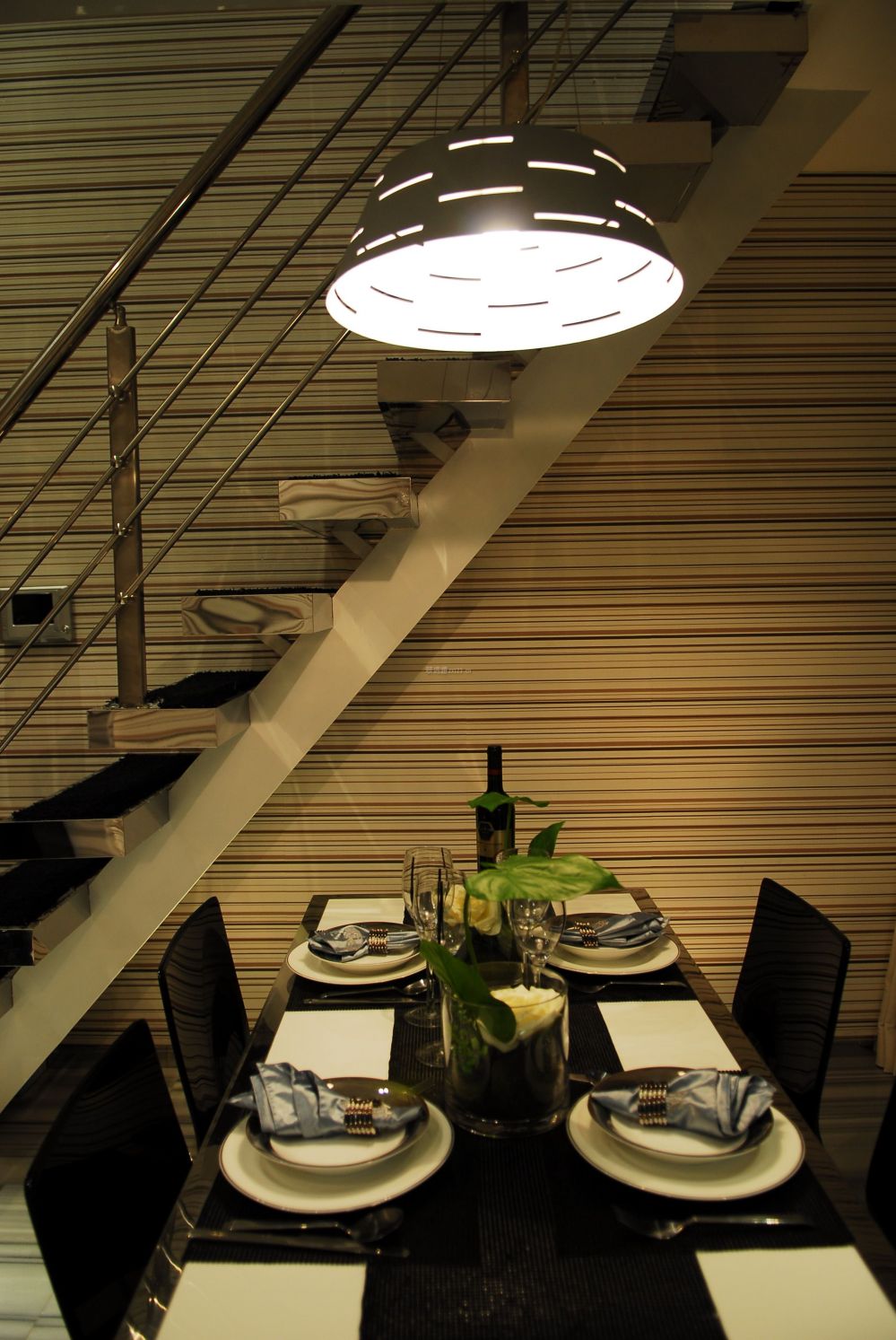餐厅桌椅布置 楼梯间设计效果图