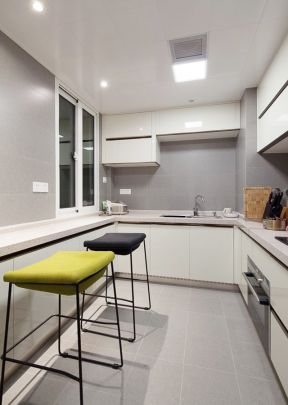 90平方米现代风格U型厨房装修设计效果图