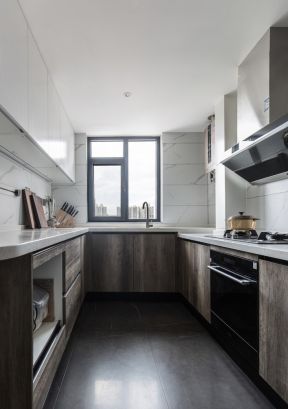 70平方米家庭厨房U型设计装修效果图