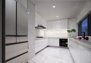 现代简约风格厨房白色橱柜装修图片