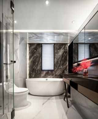 家居样板间卫生间浴缸设计装修效果图