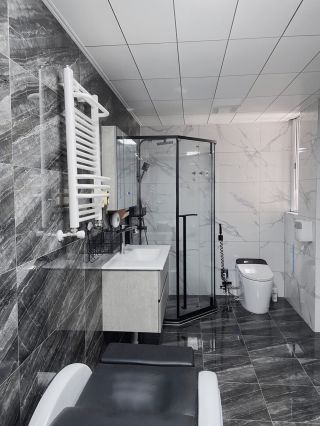 四室一厅卫生间现代风格装修效果图片