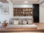 125平米，四室两厅，原木简约风格，地台式客厅沙发舒适大气，L型玄关柜效果满分
