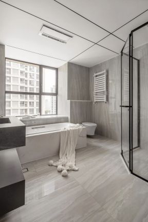 现代风格卫生间浴缸装饰设计图