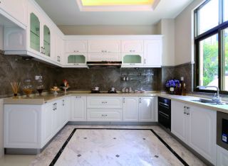 现代风格厨房白色橱柜装修设计效果图