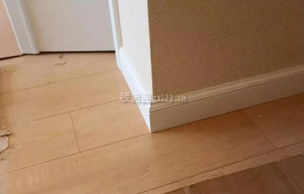 踢腳線