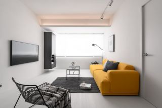 极简风格客厅黄色沙发装饰图片