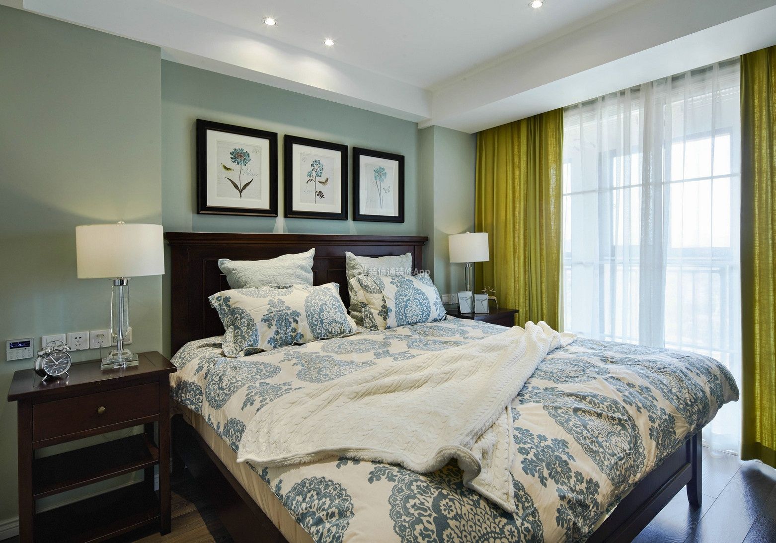 美式风格卧室床头装饰设计效果图