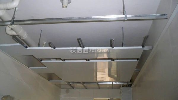 三室兩廳兩衛(wèi)一廚裝修吊頂報(bào)價(jià)