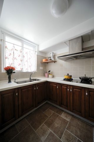 厨房实木橱柜装修设计效果图