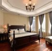 美式风格卧室装修实木床图片