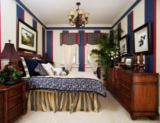 美式风格卧室装修实木家具布置图片