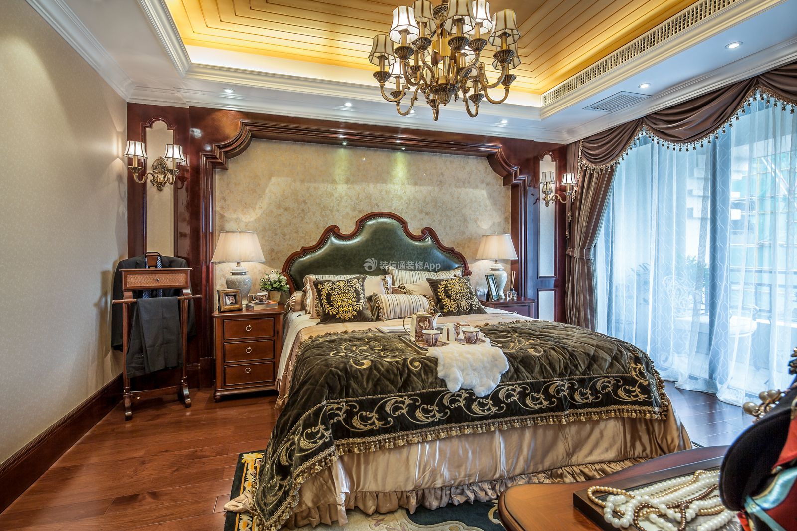 古典风格卧室床头背景墙设计图片