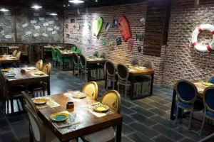[上海之痕装饰]餐饮店装修如何打造氛围感设计？