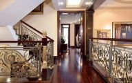 [上海沪鑫装饰]别墅楼梯用什么材质好呢？别墅楼梯如何保养？