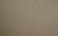 [芜湖雅元装饰]墙面开裂原因，墙面裂缝如何修补