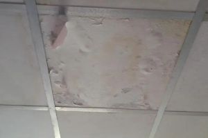 [宁波紫苹果装饰]吊顶漏水一定要重新做吗？卫生间吊顶漏水是什么原因