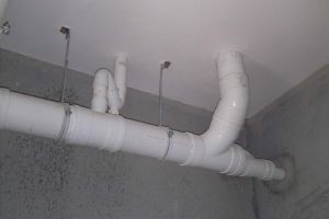 厨房下水管安装