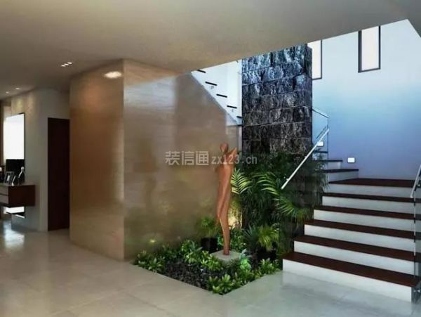 樓梯一側(cè)綠植裝飾