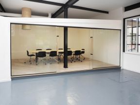 杭州家装设计工作室会议室玻璃隔断装修案例