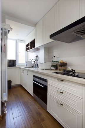 小户型现代厨房装修效果图 现代厨房装修