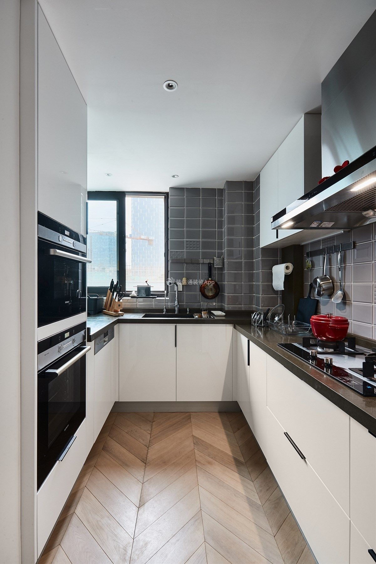 90平米厨房现代简约装修设计效果图