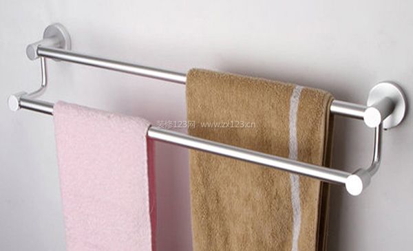 太空鋁毛巾架和不銹鋼哪個(gè)好