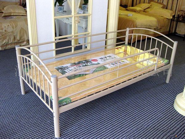 鐵藝嬰兒床安裝方法