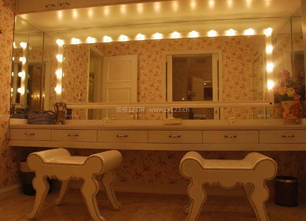 什么是影樓歐式化妝臺