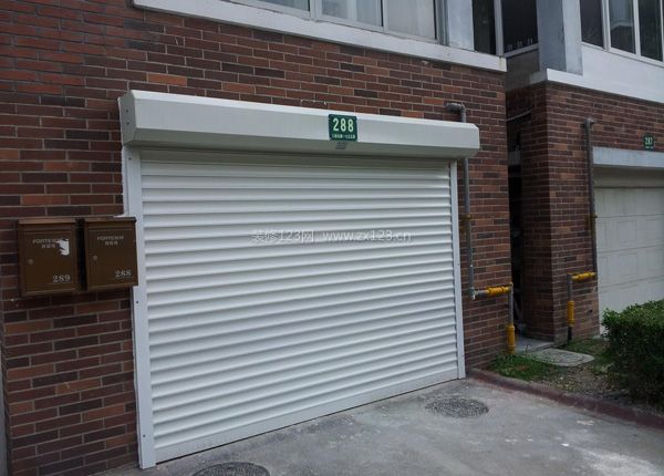 電動車庫門特點