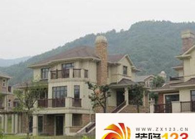 九龙山庄开发商:富阳浙电九龙房地产开发有限公司地址:富阳九龙大道