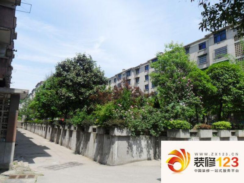 白云区龚家寨小区外景图.
