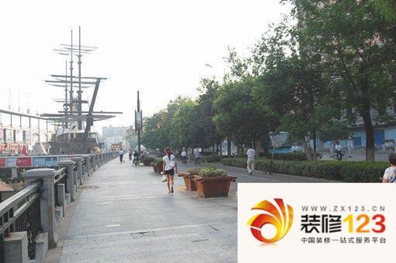 蓝天碧水购物广场