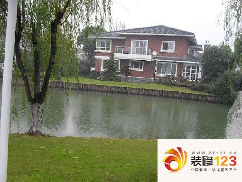 西郊华城外景图