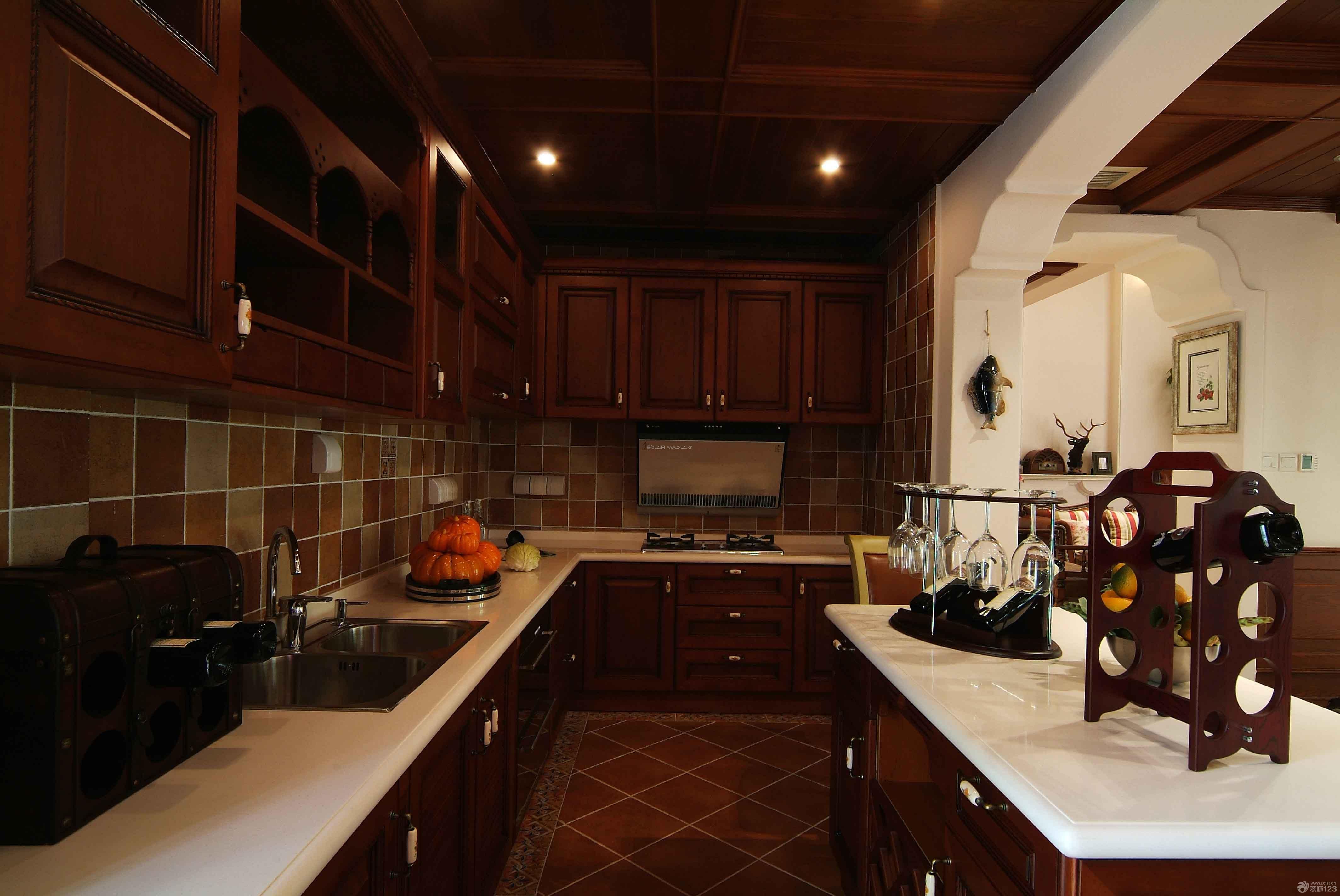 美式新古典风格厨房橱柜装修图片