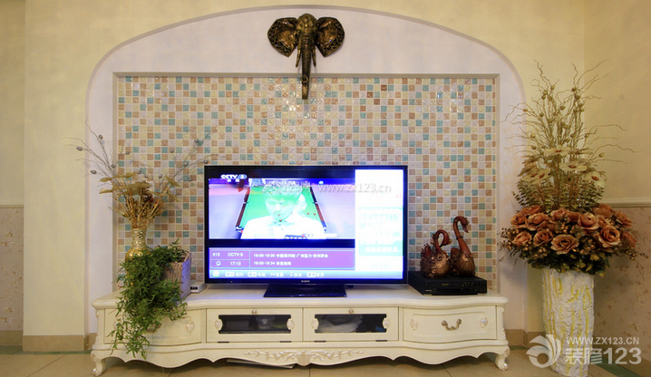 交换空间客厅瓷砖电视背景墙图片