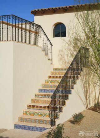 地中海风格钢筋混凝土楼梯装修实景图