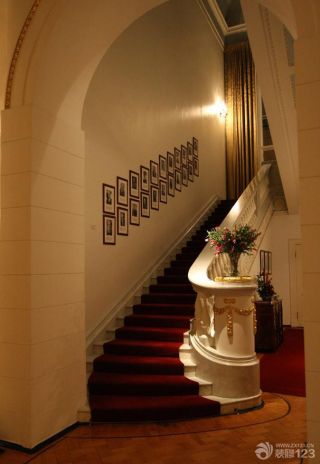 室内欧式家装楼梯设计效果图