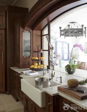 地中海风格设计 棕色橱柜 整体橱柜 厨房装修风格 厨房设计 