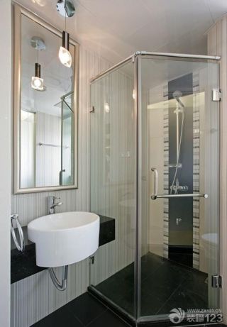 现代简约两室一厅卫生间设计效果图