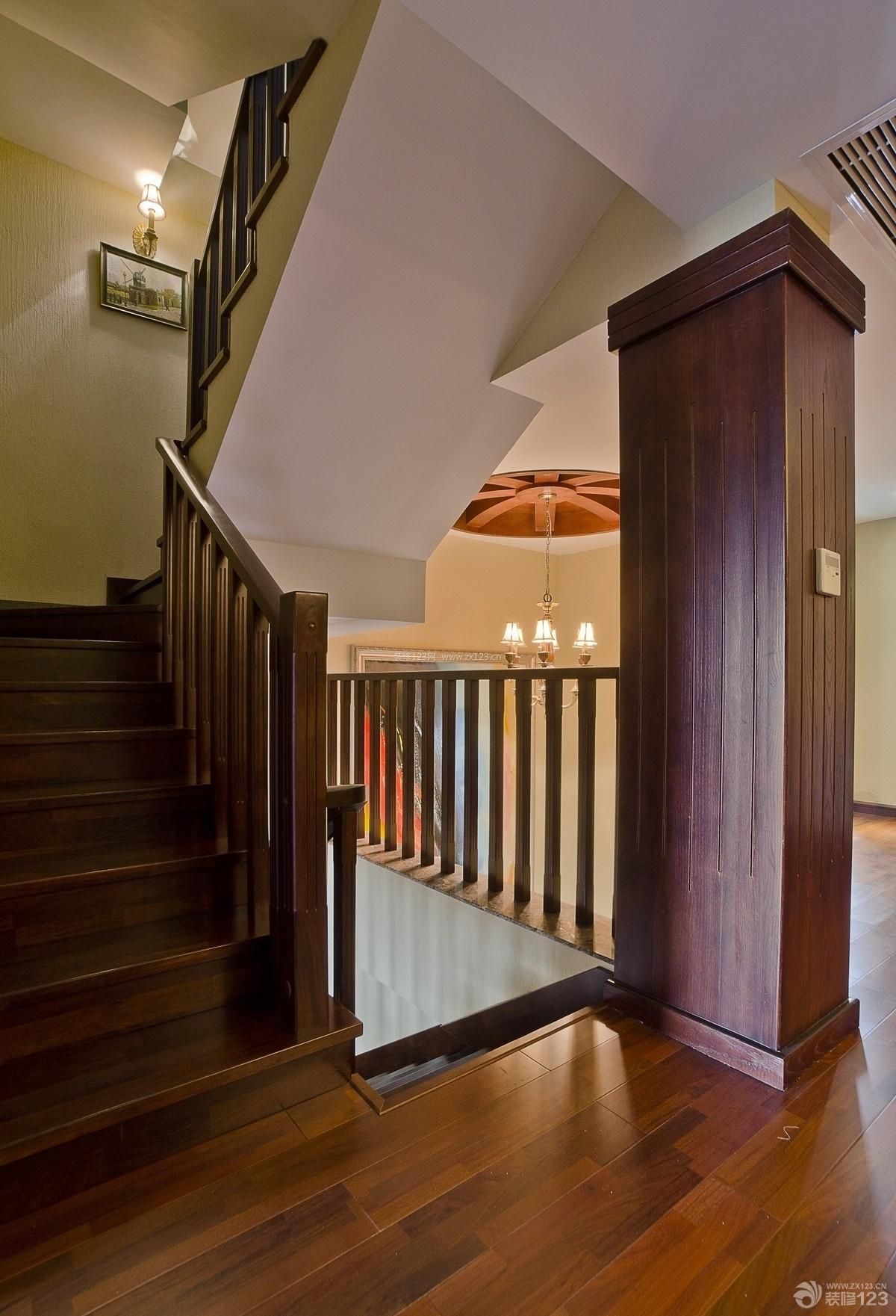 360平米美式风格别墅楼梯装修设计效果图