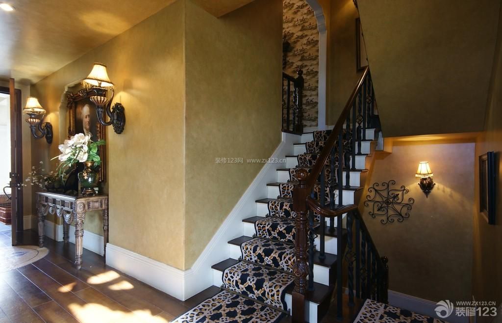 经典时尚别墅楼梯装修设计效果图