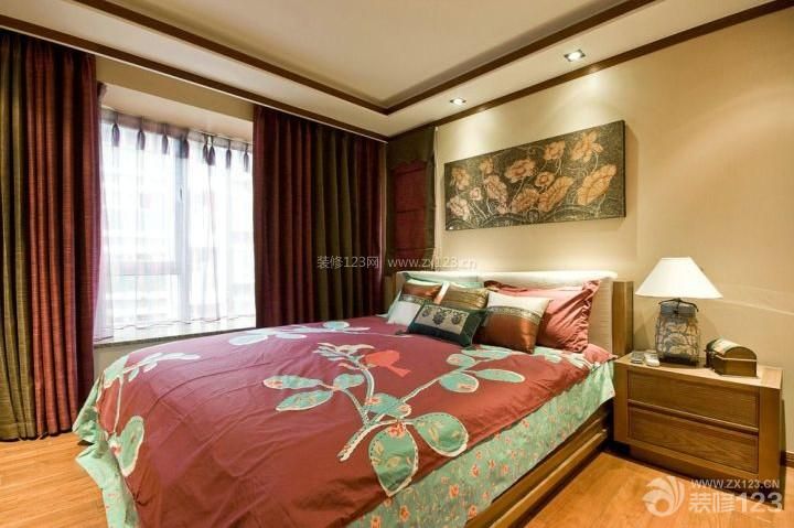 东南亚风格设计15平米卧室背景墙装饰效果图