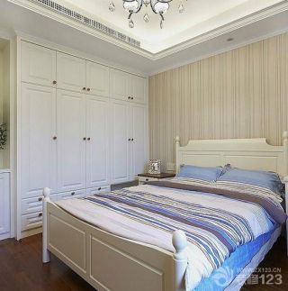 现代风格卧室壁橱装修实景图