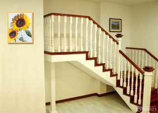 最新复式楼梯装饰效果图片