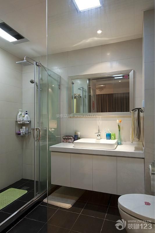现代婚房卫生间淋浴房装修实景图