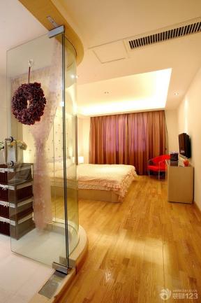 现代设计风格大卧室浅褐色木地板装修图片 