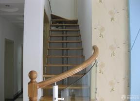 实木楼梯扶手 现代简约装修样板间