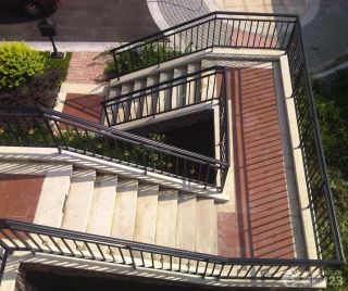 家装室外铁艺楼梯装修设计实景图