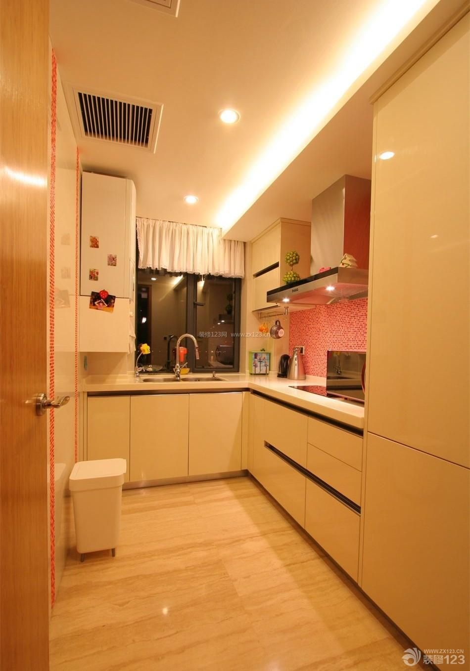 现代风格7平米厨房装修实景图